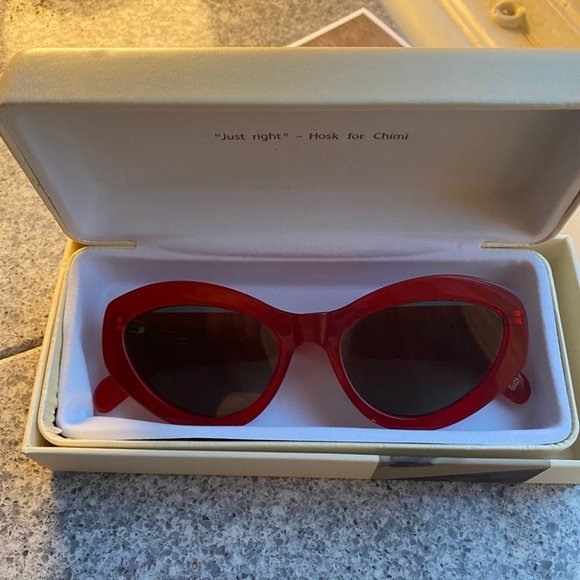 CHIMI 'JUST RIGHT' RED CATEYE SUNGLASSES - Picture 6 of 7